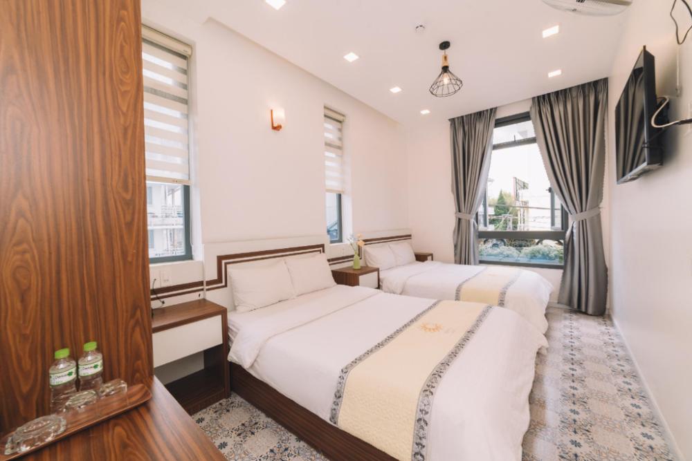 h na hotel a l t