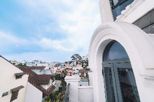 h na hotel a l t