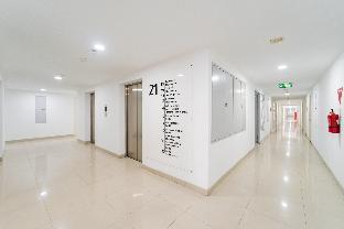 redliving apartemen patra land urbano happy rooms tower mid west with netflix