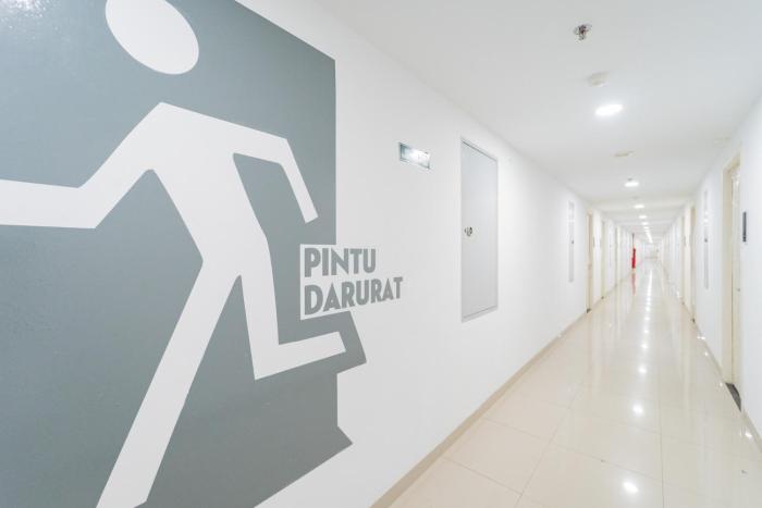 redliving apartemen patra land urbano happy rooms tower mid west with netflix