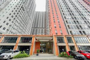 redliving apartemen transpark juanda frams properti tower jade with netflix