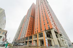 redliving apartemen transpark juanda frams properti tower jade with netflix