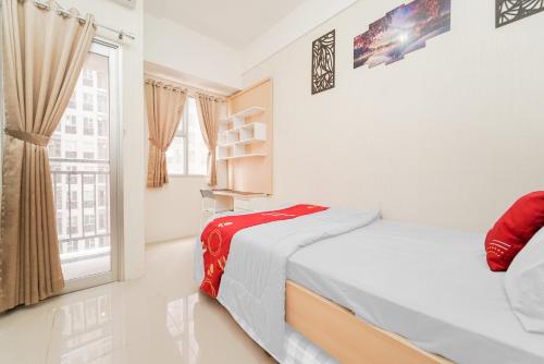 redliving apartemen transpark juanda frams properti tower jade with netflix