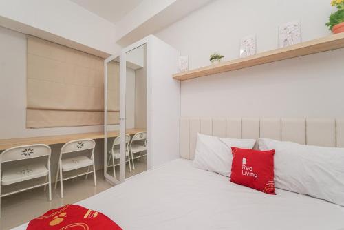 redliving apartemen transpark juanda frams properti tower jade with netflix