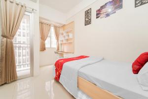 redliving apartemen transpark juanda frams properti tower jade with netflix