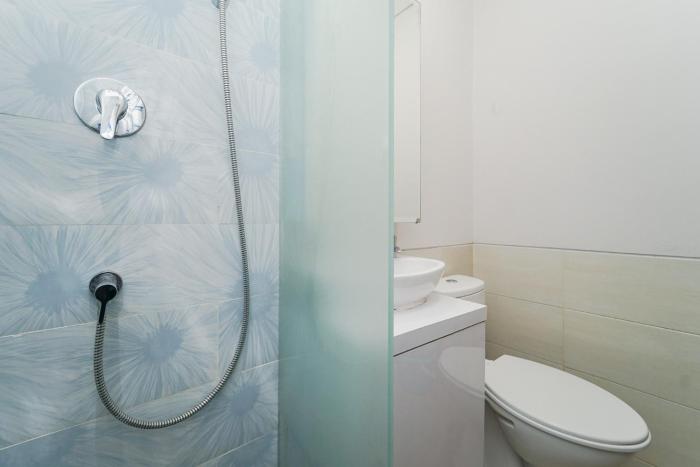 redliving apartemen transpark juanda frams properti tower jade with netflix