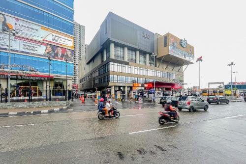 redliving apartemen transpark juanda frams properti tower jade with netflix