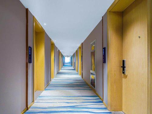 kyriad marvelous hotel weihai xingfumen weigao plaza