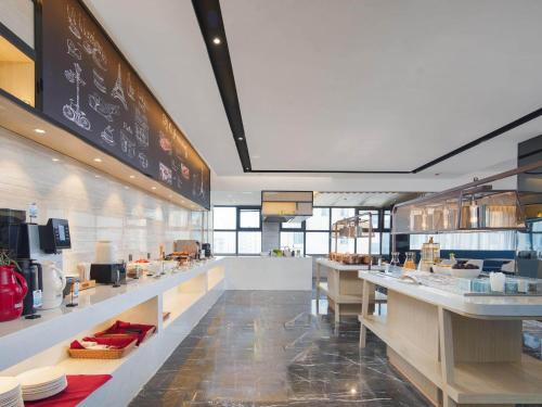 kyriad marvelous hotel baoying jinyuan square high speed railway station