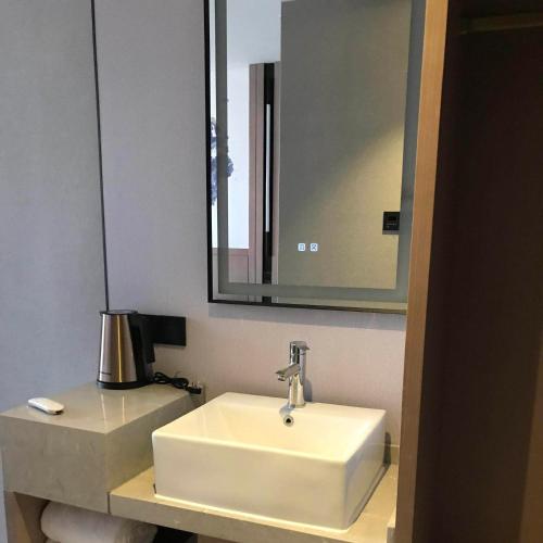 kyriad marvelous hotel huizhou daya bay byd technology park