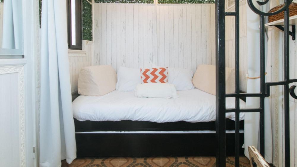 nearest hostel pasay city