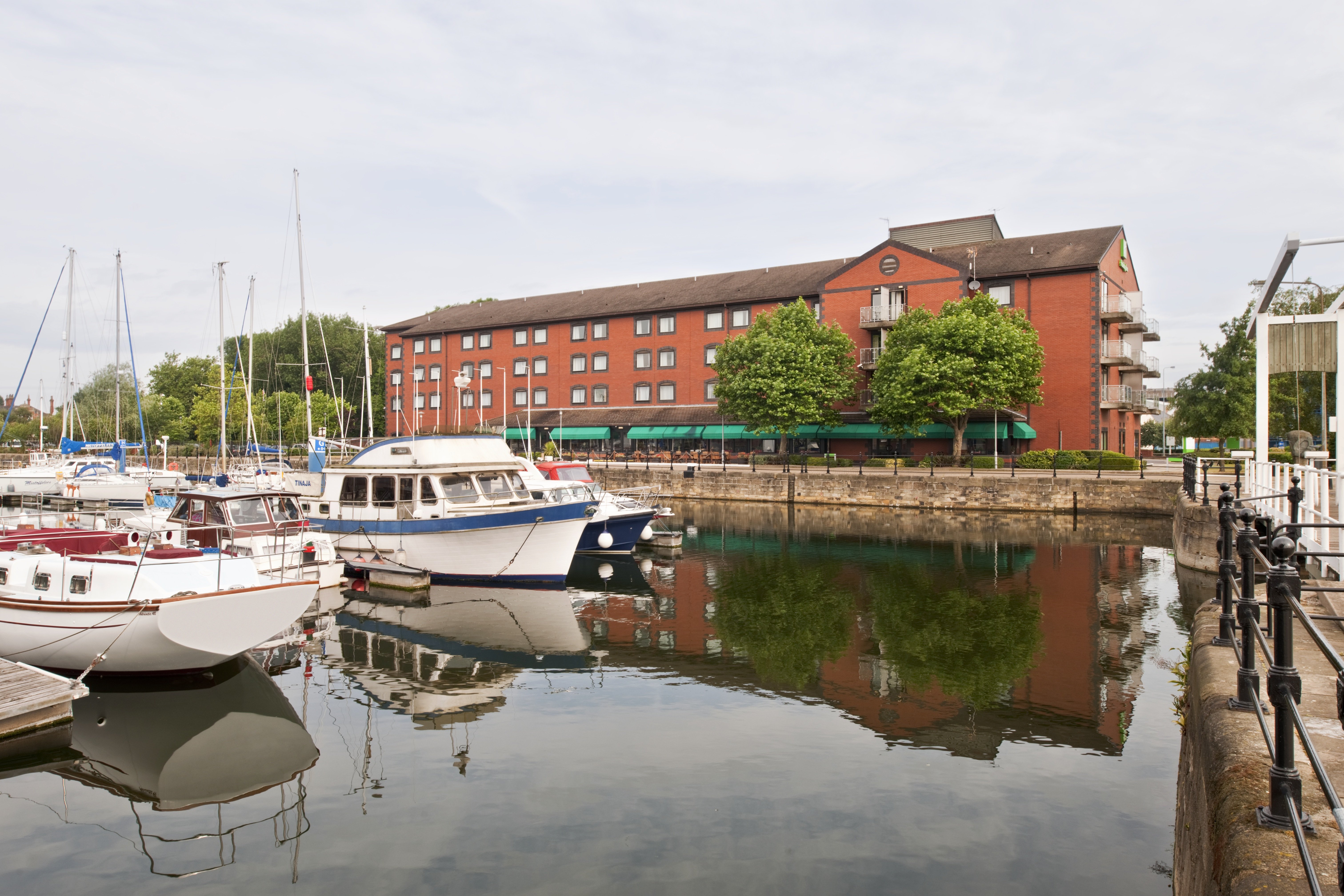 holiday inn hull marina by ihg