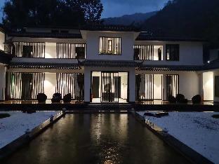 gongxili qingdu hotel shangri la tiger leaping gorge shop