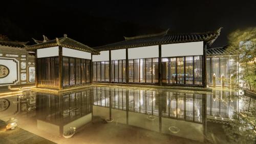 gongxili qingdu hotel shangri la tiger leaping gorge shop