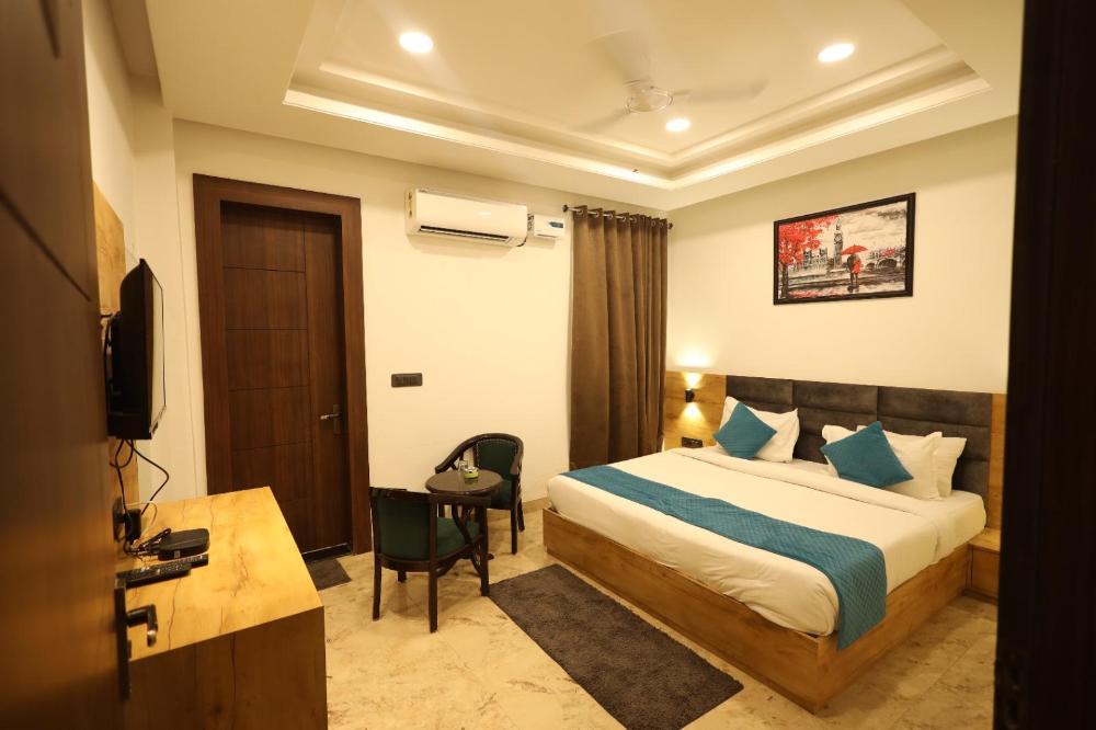 radha bihari nikunj inn and restaurant