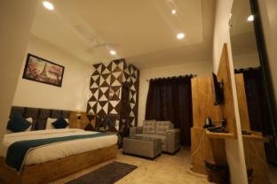 radha bihari nikunj inn and restaurant