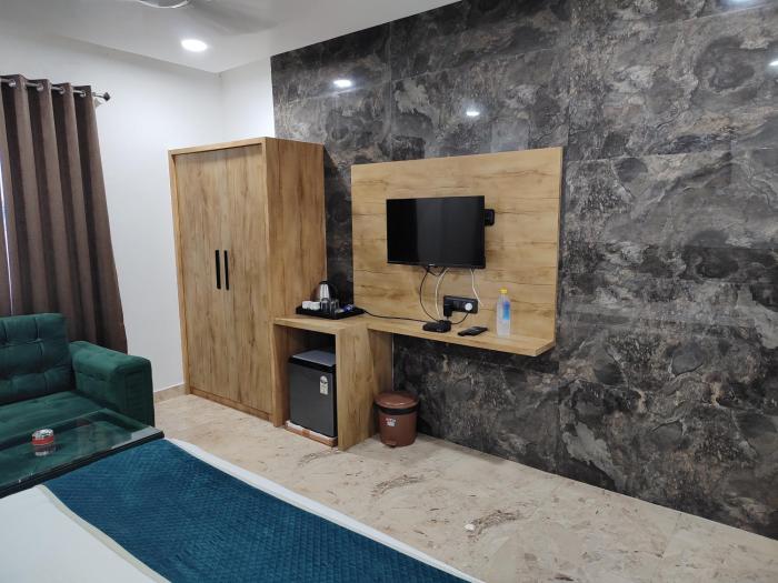 radha bihari nikunj inn and restaurant