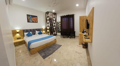 radha bihari nikunj inn and restaurant