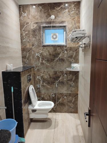 radha bihari nikunj inn and restaurant