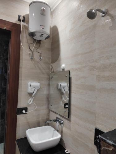 radha bihari nikunj inn and restaurant