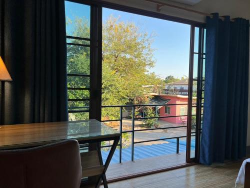 v tharm hotel