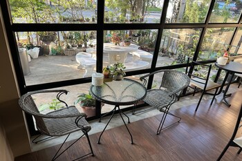 v tharm hotel