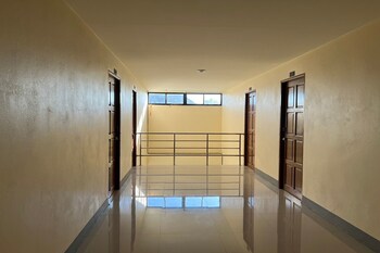 v tharm hotel