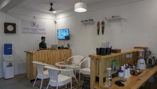 whiteflower resort morgim