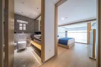 f town fangtang hotel shenzhen longgang tianan digital city huanggekeng subway station