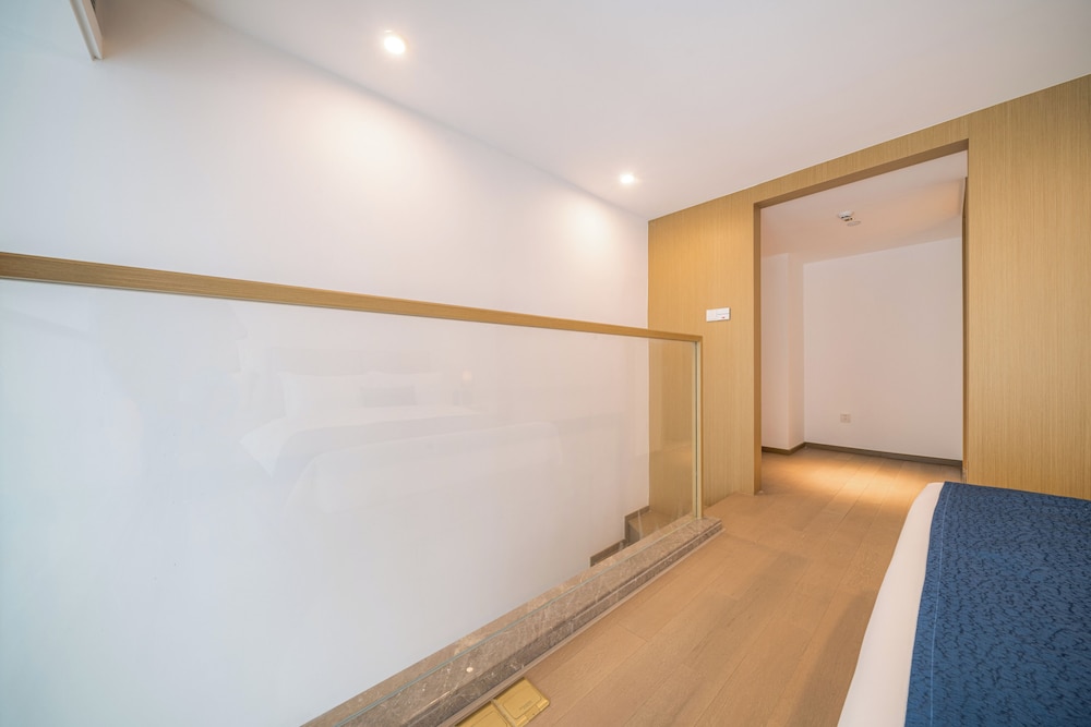 f town fangtang hotel shenzhen longgang tianan digital city huanggekeng subway station