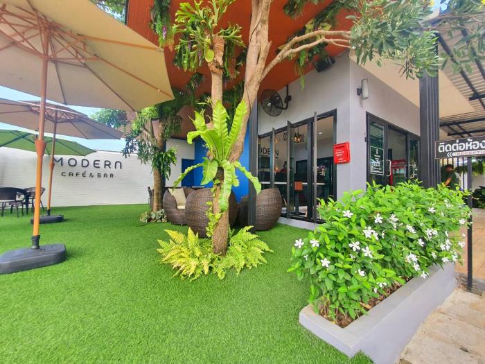 modern resort phichit