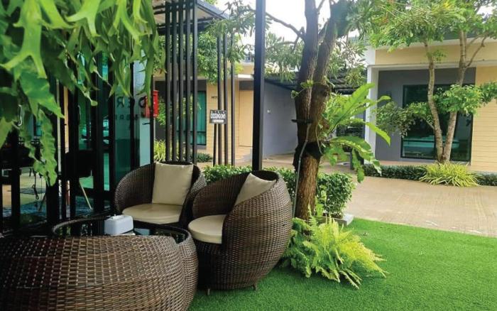 modern resort phichit