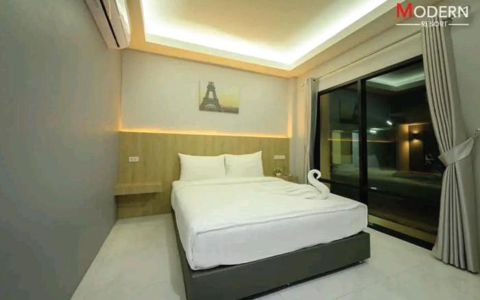 modern resort phichit