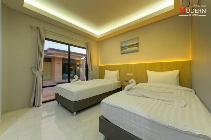 modern resort phichit