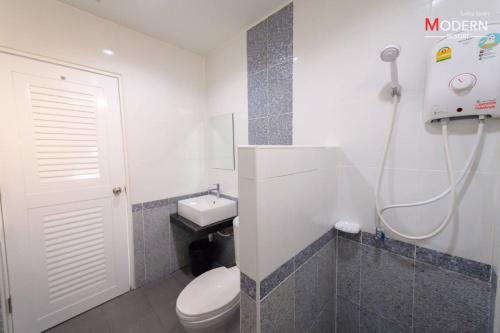 modern resort phichit
