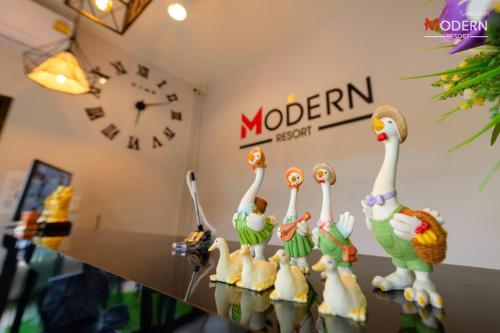 modern resort phichit