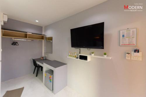 modern resort phichit