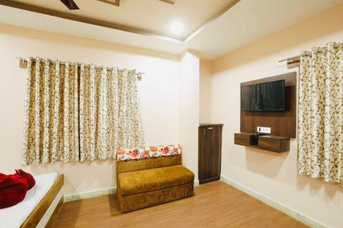 hotel kaaynat mahal 25 mtrs from dargah