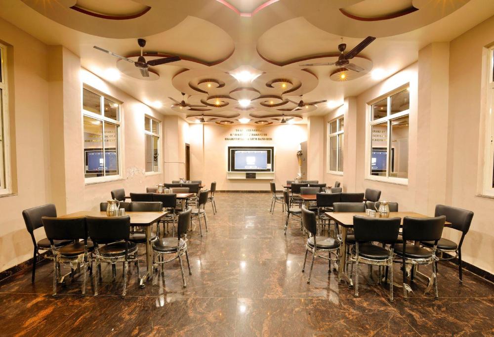 hotel kaaynat mahal 25 mtrs from dargah