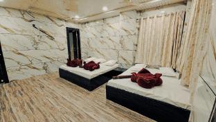 hotel kaaynat mahal 25 mtrs from dargah