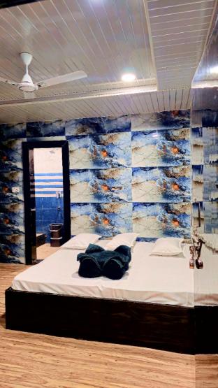 hotel kaaynat mahal 25 mtrs from dargah