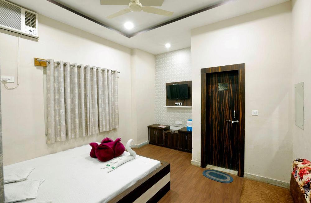 hotel kaaynat mahal 25 mtrs from dargah