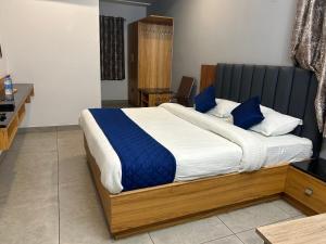 Hotel Kkm Highlands,Kurnool>>Kolhapur,5 star