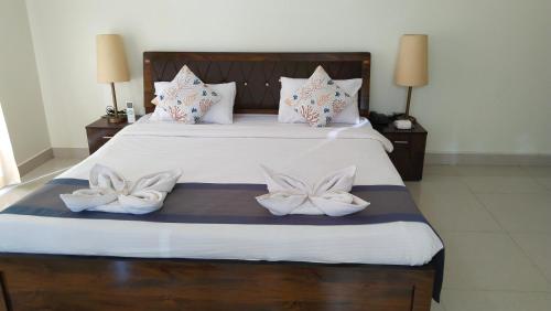 silver waves hotels and resorts morjim