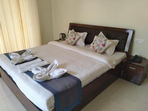 silver waves hotels and resorts morjim
