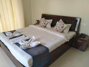 silver waves hotels and resorts morjim