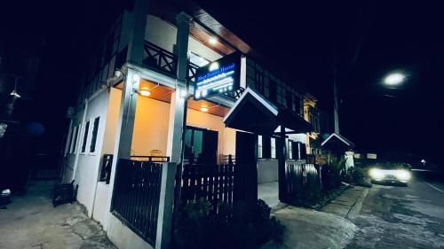 meet sunset hostel luang prabang