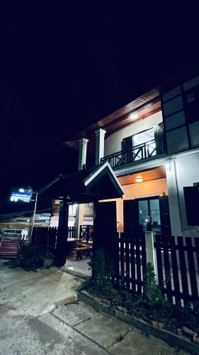 meet sunset hostel luang prabang