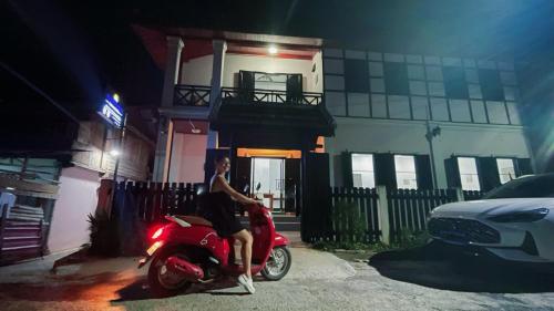 meet sunset hostel luang prabang