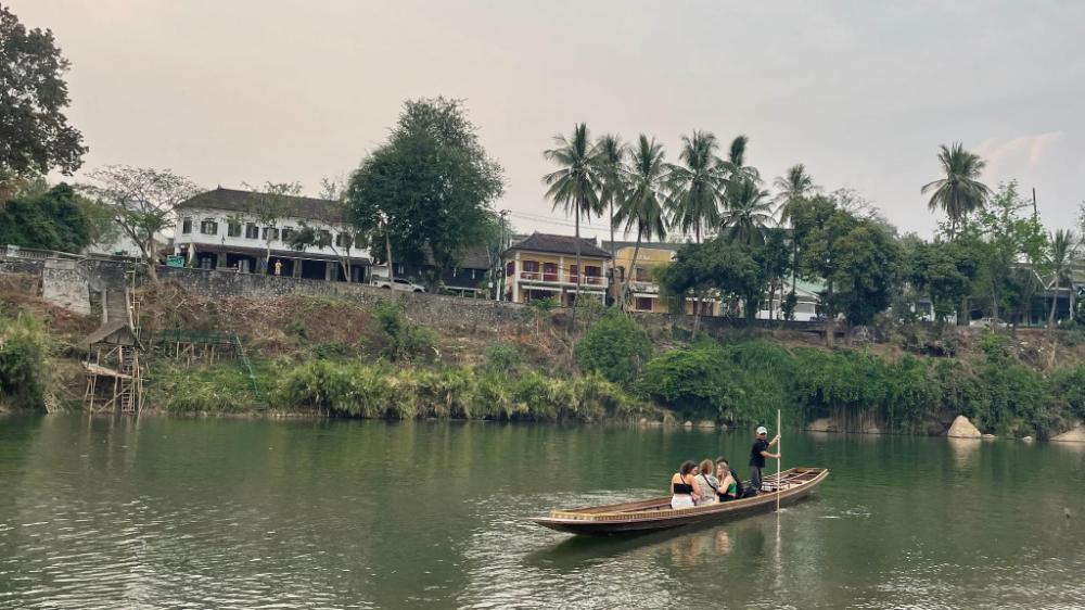 meet sunset hostel luang prabang